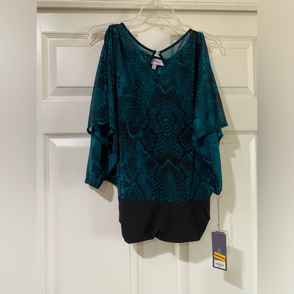 NWT Jennifer López Green Snakeprint‎ Top Size XS